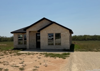 121 Camino Verde Ct, La Vernia, TX 78121