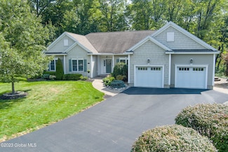 87 Journey Ln, Glenmont, NY 12077