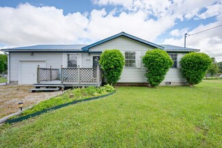 202 N F St, Hillsboro, TN 37342