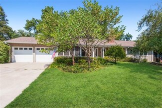 6237 Glenfield Dr, Fairway, KS 66205