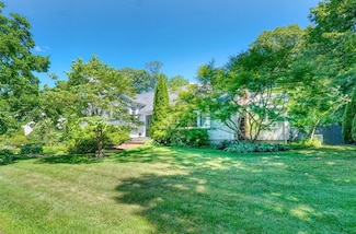 65 Sherburne Rd S, Lexington, MA 02421