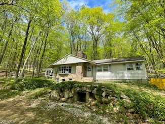 82 River Rd, Flanders, NJ 07836