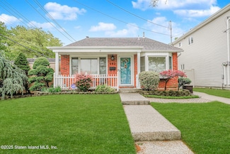 682 Barlow Ave, Staten Island, NY 10312