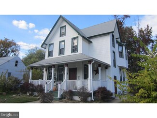 245 E Evesham Ave, Magnolia, NJ 08049
