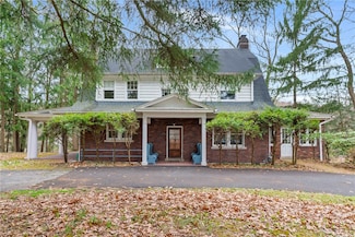 126 Oakford Park Rd, Jeannette, PA 15644