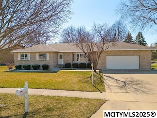 245 Woodbine Rd, Mason City, IA 50401