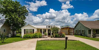 210 N Scott St, Fayetteville, TX 78940