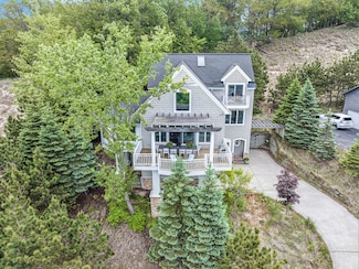 19148 Maiden Ln, Spring Lake, MI 49456