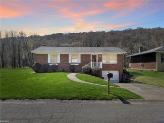66 Princess Dr, Weirton, WV 26062