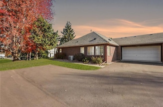 1603 Hunter Hill Rd, Hudson, WI 54016