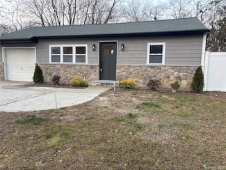 371 Oceanside St, Islip Terrace, NY 11752