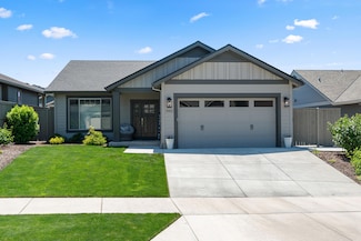 3952 Arizona Dr, Medford, OR 97504