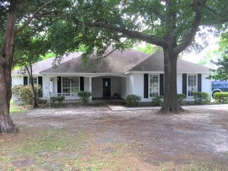 300 S Gordon Ave, Adel, GA 31620