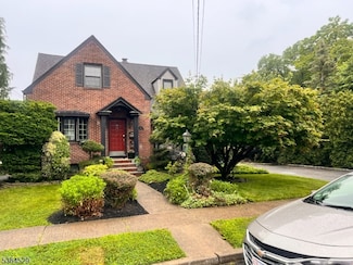 83 Rollins Ave, Clifton, NJ 07011