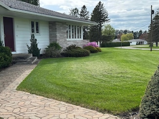 2 Rogers St, Houlton, ME 04730