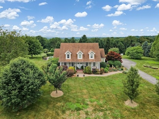 50 Grist Mill Ln, Pleasant Valley, NY 12569