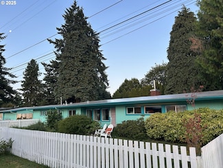1492 Barton St, Eugene, OR 97404