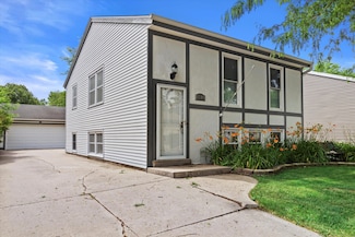 1716 Michael Dr, Waukesha, WI 53189