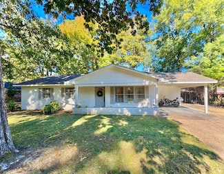 409 24th Ave N, Columbus, MS 39705