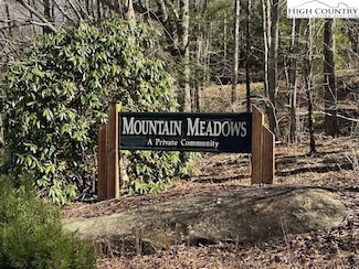 6 Meadow Ave, Banner Elk, NC 28604