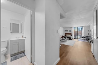 215 E 24th St Unit 823, New York, NY 10010