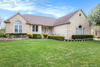1204 Bradbury Dr, Troy, MI 48098