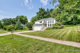 5831 Grand Oaks Dr NE, Comstock Park, MI 49321