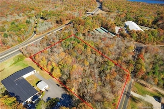 14 Colton Rd, East Lyme, CT 06333
