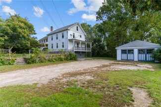 1 Mcteers Ct, West Warwick, RI 02893