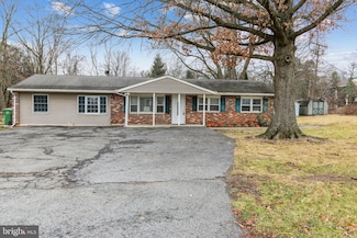 37 Third St, Stewartsville, NJ 08886