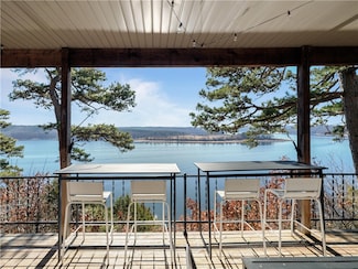 8694 Spruce Dr, Rogers, AR 72756