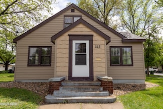 222 5th St SE, Watertown, SD 57201