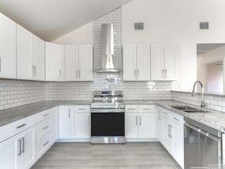 329 Cottage St, Kerrville, TX 78028