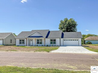 706 Ivy Ln, Sedalia, MO 65301