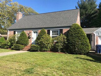 36 Woodstock Dr, Warwick, RI 02889