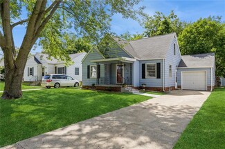 2316 53rd St, Des Moines, IA 50310