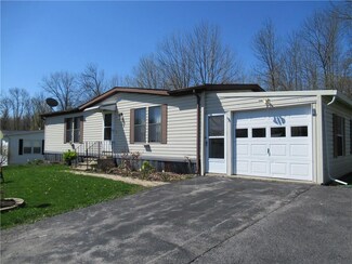 3 Hilltop Dr, Bergen, NY 14416