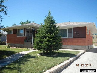 710 Park St, Thermopolis, WY 82443