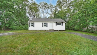 623 Meade Ave, Bellport, NY 11713