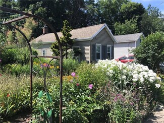 75 Henrietta St, Rochester, NY 14620