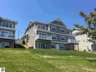 943 Lake Ridge Dr Unit 34, Traverse City, MI 49684