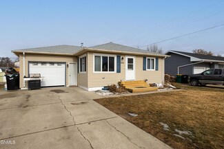 1012 Michigan Ave, Bismarck, ND 58504