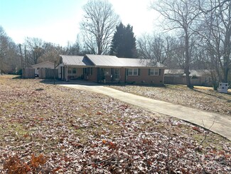 1432 Poston Dr, Lincolnton, NC 28092