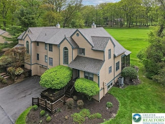 2196 Oak Hill Dr, Buck Hill Falls, PA 18323