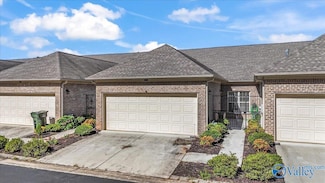 150 Lake Pointe Dr, Scottsboro, AL 35769