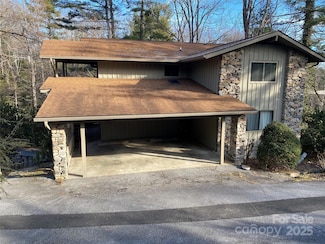 11 Cedarbrook Dr, Hendersonville, NC 28739