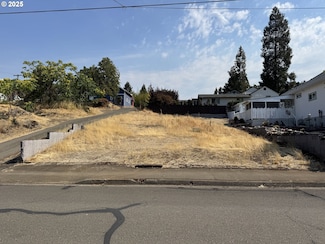 1224 SE Booth Ave, Roseburg, OR 97470