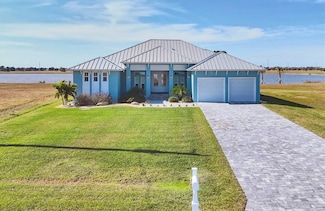 99 Wren Dr, Placida, FL 33946