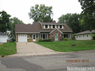 2694 2694 19th Ave E, North St. Paul, MN 55109