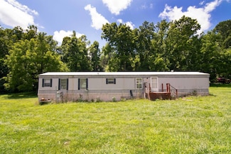 941 E Clayton Rd, Alderson, WV 24910